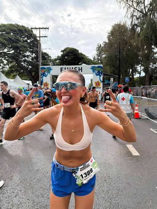 HONOLULU MARATHON COMPLETED IT 🤟🏼🌈✨Cannot quite fathom I am officially 5 marathons deep & my 2nd side by side with Jake 🥹🥹so blooming special!!! Sub
4hrs in the bag with a 3:55 thanks to @runna AD!! Which I will blooming take in 25 degree heat & 85% humidity not to mention the torrential rain storm & those 2 hills 🥴!! Honestly quite simply breezed through the first 30KM & then hit the trenches that last 10Km but had Jake legit dragging me across the finish line and finishing out with our last 2K at 4:39 😭😂turns out l physically can negative split but I also don’t blooming like it!!!🤪 Still can’t believe | run, can’t believe my body can do this & can’t believe I ever doubted myself xox PS. Everyone say well done Jake for not collapsing at this one xxx