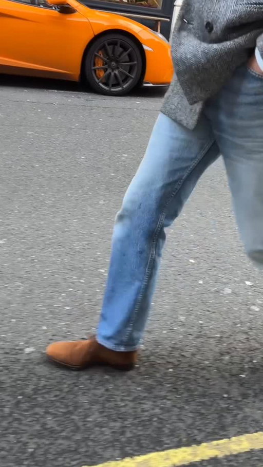 Walkie Talkie 60

Walking down Chiltern Street
Taking about a tweed DB and snuff boots

Wearing:
- Bespoke jacket from Assisi
- Denim shirt from Al Bazar
- Vintage Levi’s 501s
- Bespoke boots by Roberto Ugolini