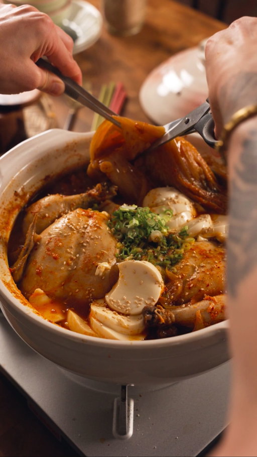 Resharing one of my faves! An entire pot of Samgyetang x Kimchi Jjigae is just what I need for these wintery days!!
I can never get enough. And once you try it you’ll know what i mean 😋

Find the full tutorial on my Youtube channel and recipe on my blog! 

#koreanfood #kimchijjigae #samgyetang #donabe