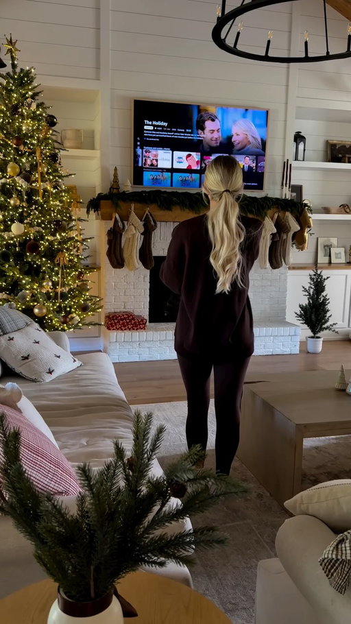VLOGMAS DEC 12TH🎅🏻🎄☕️✨ & let me know if you like these because editing is no joke🤭 comment “shop” for links! #vlogmas #vlogmas2025 #morningroutine #dailyvlog #grwm