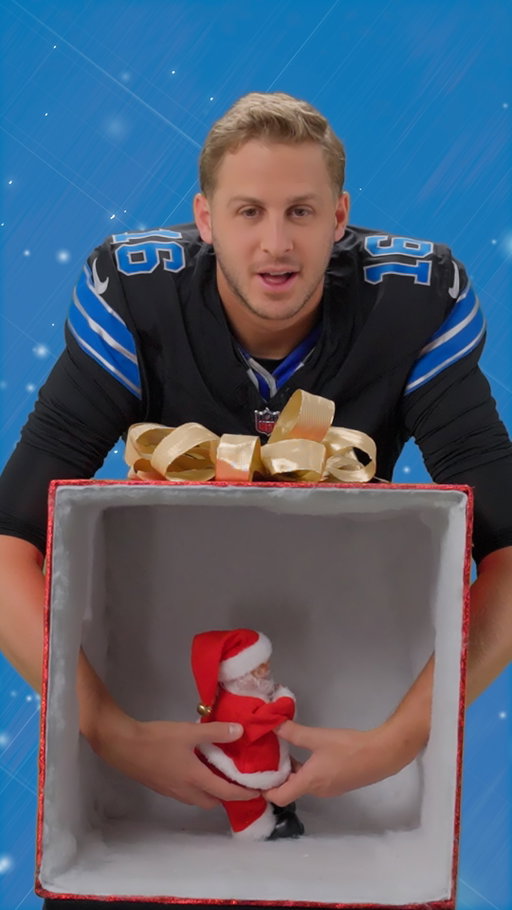 NFL players reacting to Twerking Santa has me in tears 😭
 
Dallas Cowboys vs. Washington Commanders @ 1 PM ET
Detroit Lions vs. Minnesota Vikings @ 4:30 PM ET

NFL Christmas Gameday is LIVE on Netflix December 25 🎄