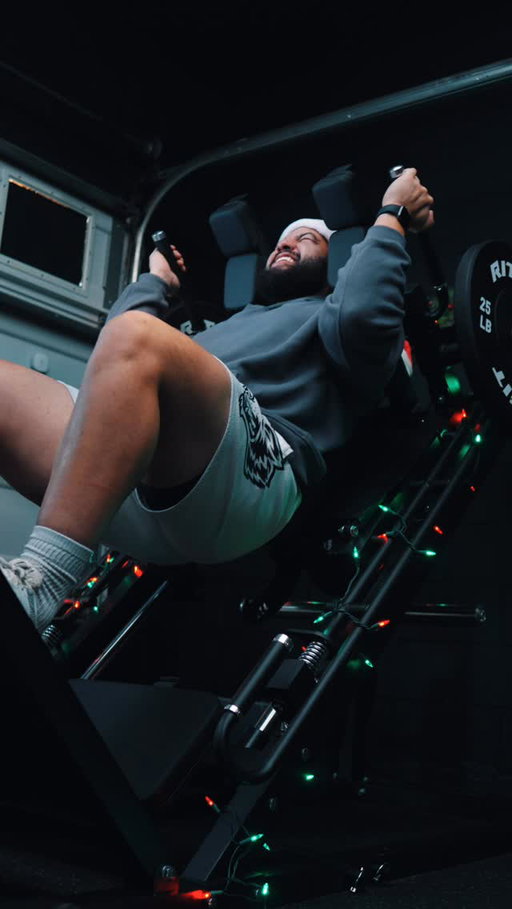 Even during the holidays, showing up still matters. Start with one small habit and show up for yourself. 🎄

@ritfit.sports code JUAN10

#ritfit #ritfitsports #homegym #garagegym #cinematiccreator