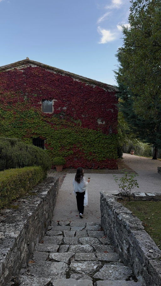 Slow winter days in Italy with your favorite person 🤍 send this to someone you would love to spend some cozy offline days with in the Italian countryside 🍂✨

📍Tenuta di Murlo

#italy #cozy #winterescape #umbria #villa