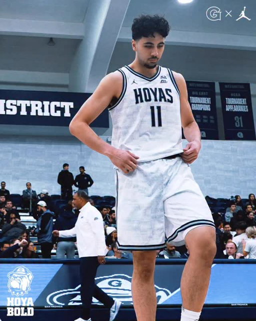 Just starting to heat up 🔥 

#HoyaSaxa #HoyaBold