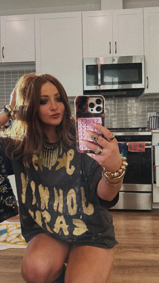 I might need to find a day job but I really thought I was innovative with this 🙂‍↔️ @t3micro xoxo 

💆🏼‍♀️

#prhaul #hairstylist #hair #hairgoals #t3 #hairstyle