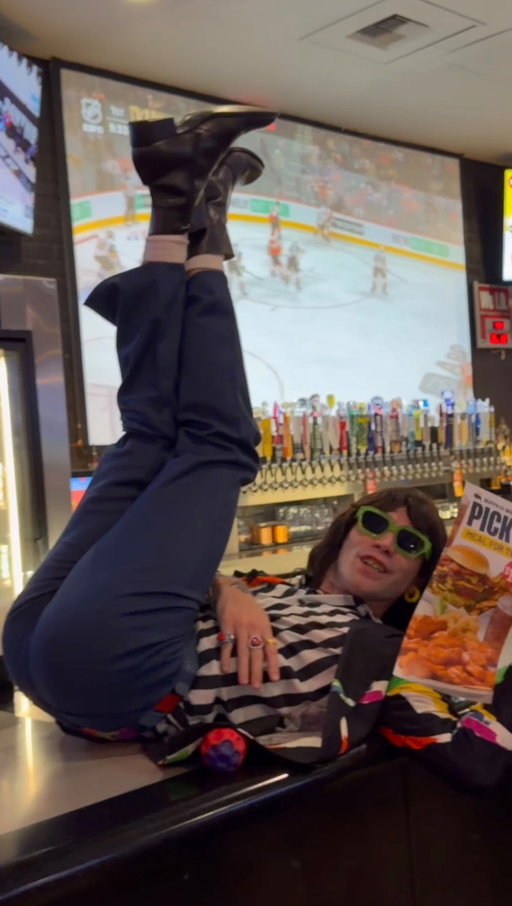 I got absolutely Buffalo beWILDerbeasted!!! 🤪🤪🤪 SPORT BABY YEAH I took Blaine (my old roommate) to Buffalo Wild Wings to experience more of what this great country has to offer I HAD NO IDEA THESE PLACES EXISTED and I am growing to LOVE American Sports 🤪🤪 THE PICK 6 MEAL FOR 2 AT @bwwings IS ABSOLUTELY SMASHING 😜😜😜 Yes!!!!!

#BWWingsPartner