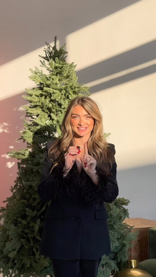 Photogenic hack for your holiday photos! 📸🎄 Save this!