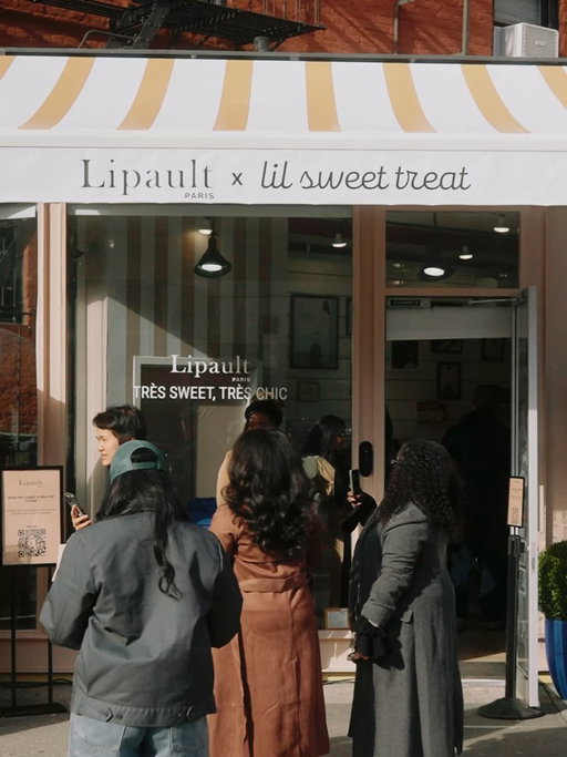 Paris popped up in the West Village and we brought it life!
 
H&S brought @lipault to @lil.sweet.treat for a one-day pop-up that turned downtown NYC into something très sweet, très chic.
 
Our StudioHS team transformed the space into a confiserie with Parisian décor, Lipault’s Sandstone palette, luggage displays inside and out, and cleverly packaged gifts, plus warm hot chocolate to complete the Lipault-in-NYC moment.
 
Our HSConnect team hosted a VIP media hour and curated NYC influencers to capture the day in real time. Later in the afternoon, a special appearance by @emilyalynlind brought an extra wave of buzz!
 
From “Très Chic” gifts to a Paris trip giveaway, the pop-up blended fashion, fun, and community—celebrating Lipault’s playful spirit (and its love affair with New York).
 
#LipaultParis #TrésChicTrésSweet #HSCommunications #StudioHS #HSConnect #PopUpActivation #EarnedFirst