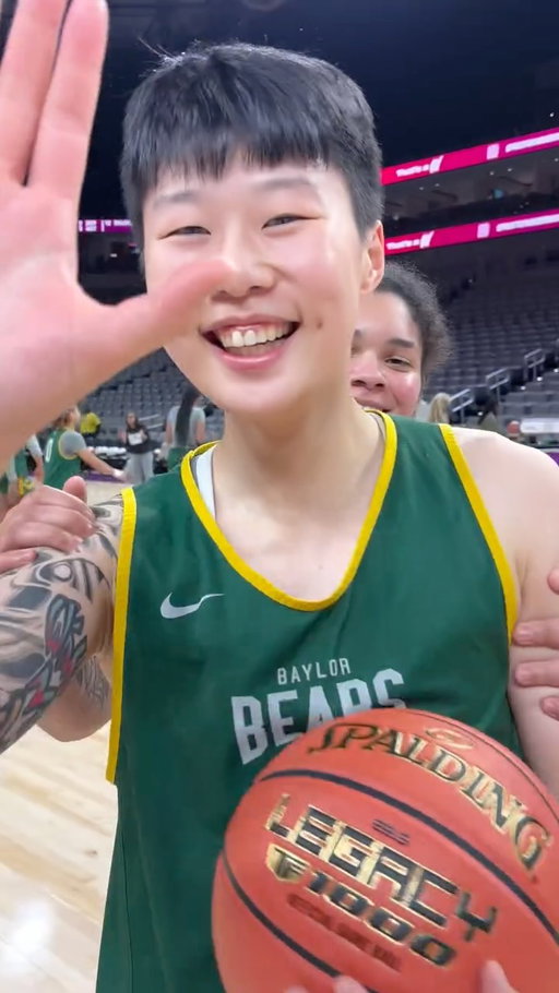 Rapid fire half court shots ➡️ @yut_deng bucket🪄

Her reaction😂

#SicEm | #GreaterThan