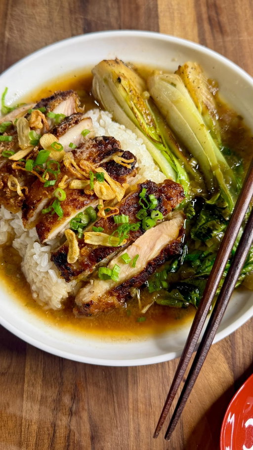 The perfect cozy meal for a chilly day ☺️❄️

Brothy chicken & rice 🫶🫶🫶🫶

Comment “RECIPE” to get the full recipe sent directly to you!!!