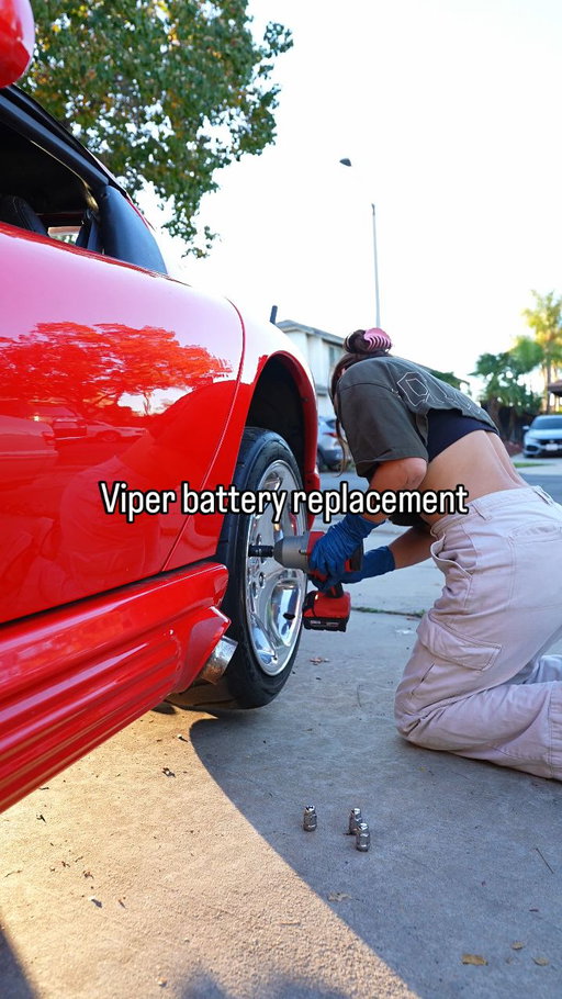 Did you guess right on the viper battery location?

#PerlasGarage #dodge #viper #mopar #CarGirl