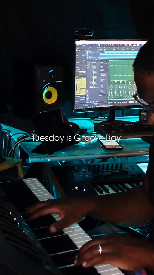 GOOD MORNING AND GOOD DAY!!!! LOVE YOU YALL!!
.
.
.
.
.
.
.
#music #musicproducer #producer #composer #musiccomposer hiphop beats beatmaking boombap funk jazz soul neosoul neosoulbeats neosoulmusic presonus studioone songwriter recordingstudio musician piano lofi RnB RnBMusic hiphop