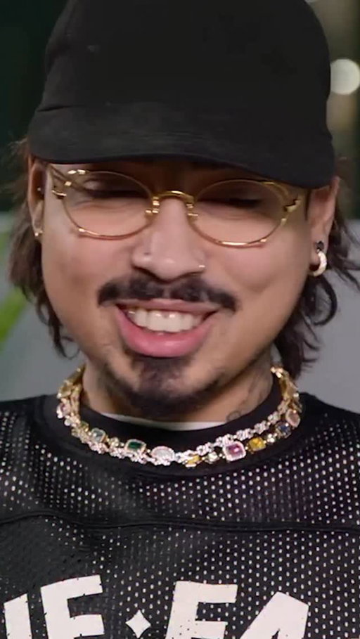 Das crazy! Die Verkleidungen werden immer verrückter! Kein Wunder, denn jeder erkennt unseren Lockvogel Tony Bauer. Um ihn unerkennlich zu machen lassen wir uns alles mögliche einfallen. Dafür ist uns keine Verkleidung zu Schade!🤣
 
🍿🎬 Den ganzen Film mit Tony Bauer könnt ihr jetzt auf unserem YouTube Kanal schauen! Link in den Story Highlights. 
 
#pranks #tonybauer #lockvogel #verkleidung