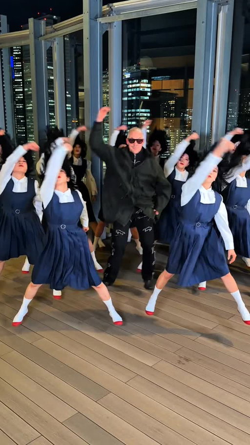 Everybody jump👩🏻👩🏻👩🏻👩🏻👩🏻
w/ @diplo 

#MajorLazer #miniskirt #avantgardey #アバンギャルディ