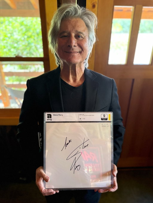 ENDS TODAY! FINAL CHANCE TO BID on over 90 lots from Steve Perry’s personal archive in this special Holiday charity auction, benefiting GileaD House. Act fast as the auction runs until 12 noon PT / 3pm ET TODAY. Go to darkivescollectibles.com to bid now!