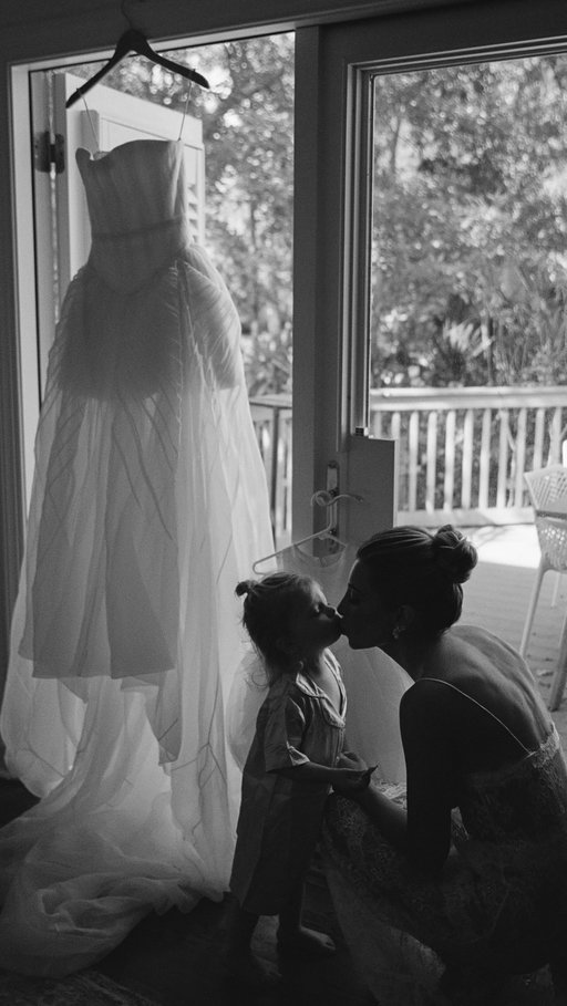 Our girl 🤍🥹 
.
.
#wedding #family #bride #mom