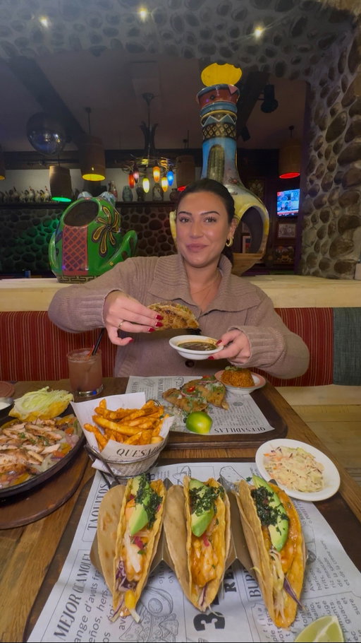 Colorful cocktails, fresh plates, and vibes that feel like a fiesta every time! ✨ @3amigosresto is THAT spot for a fun and tasty dinner with friends or your next group night out 🌮🍹💃