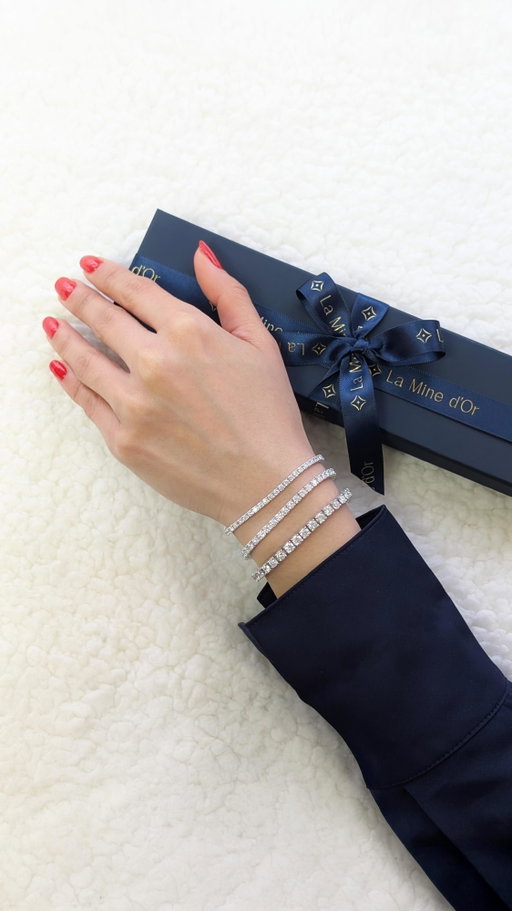 Let your holiday gift speak in diamonds with the Signature tennis bracelet by La Mine d’Or.

Laissez votre cadeau des fêtes s’exprimer en diamants avec le bracelet tennis Signature par La Mine d’Or.

#tennisbracelet #diamondtennisbracelet #diamondbracelet #Moncton #Halifax