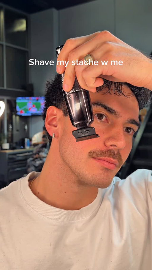 What an emotional moment 😳 Let's just say i won't be doing that again

#transformation #shave #explorepage
