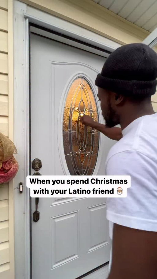 Spending Christmas with your Latino friend 😂🎅🏼🕺🏽

#comedy #reels #christmas