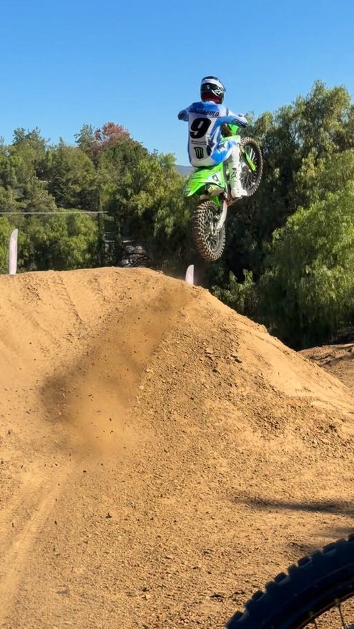 Hell of a time out at @twitchthis8’s spot! There’s nothing better than the feeling you get when you downside a jump you were scared to hit. 🤣 Thanks for the great day, fellas. 

🎥 @dirtbikekidz