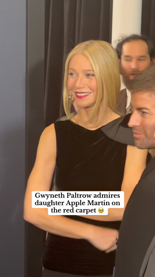 The Apple doesn’t fall far from the tree. 🤍 #GwynethPaltrow admires daughter #AppleMartin as she walks the #MartySupreme red carpet in NYC. 

Video: @graciefarquhar/Bustle