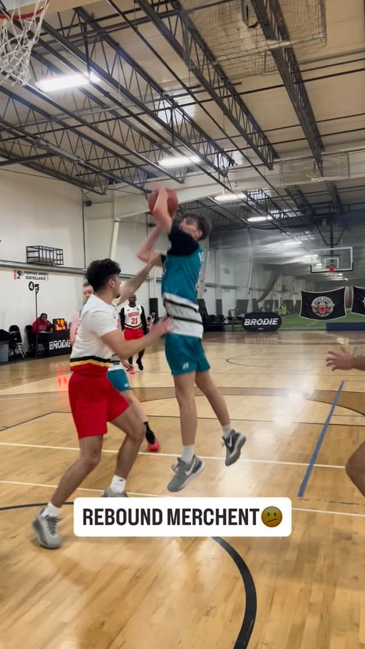 Just stat padding… nothing to see here🫤

#brodieleague #viral #basketball #sports #1 #hoops #foul #funny #trolling #overtime #ballislife