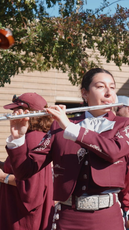 Success on and off the diamond starts with a game plan. That’s why Texas A&M softball star @mya.perez27 is stepping up to the plate alongside @wellsfargo and @wearesuma to discuss financial empowerment and available resources with the #12thMan