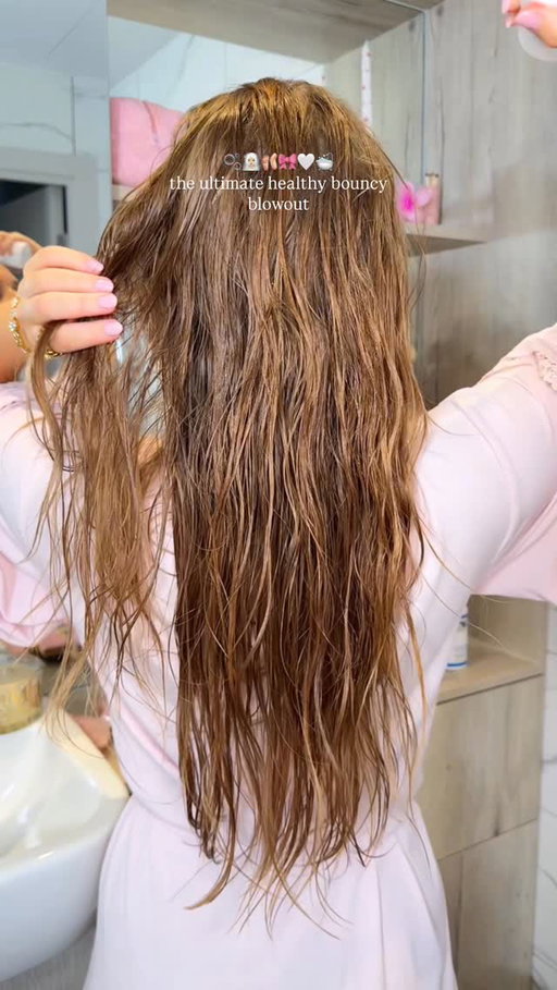 The ultimate healthy, bouncy blowout with @k18hair_uk 🫧🧖🏼‍♀️🩰🎀🤍🛁 ad

Meet HeatBounce, K18’s conditioning heat protectant that delivers deeper heat protection than ever before with patented technology! 

It’s designed to pair perfectly with the leave-in molecular repair hair mask to create healthy hair routine to repair and protect your hair from damage.

How to use:
Apply the mask after shampooing, skipping conditioner.

Towel dry your hair and wait 4 minutes before applying HeatBounce to sectioned, damp hair before hot tool use. 

I’ve really been enjoying incorporating HeatBounce into blowout routines, especially alongside one of my all-time favourites, the leave-in molecular repair hair mask 🤍

Available now at @sephorauk 🫶🏽

#k18partner #k18results