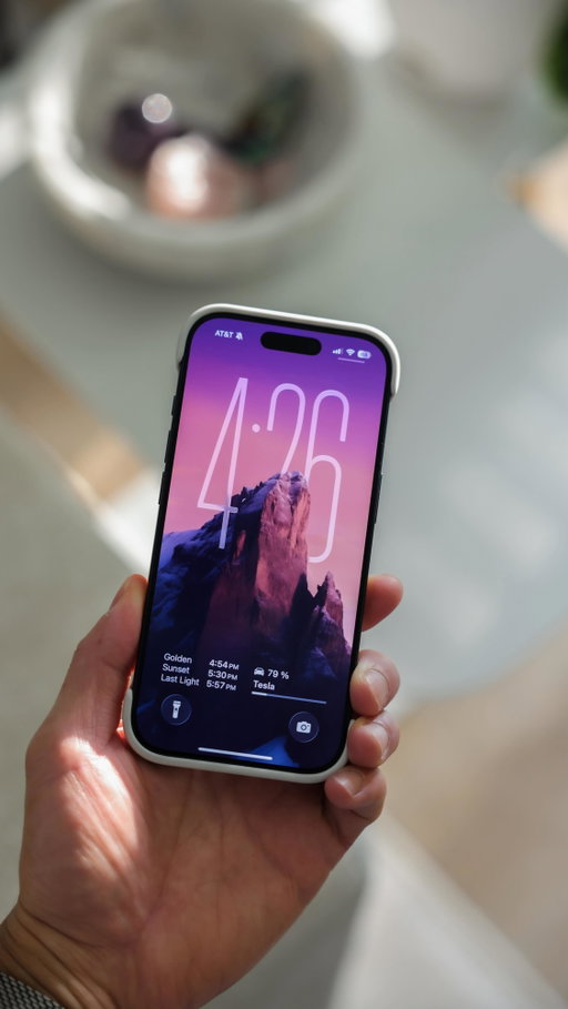 The @moft.us Frame Case looks great and feels even better in the hand!

🎁 Holiday Sale: Get $10 off when you buy any 2 items or get $20 off with any 3+ items

👉 Comment “moft” to check it out