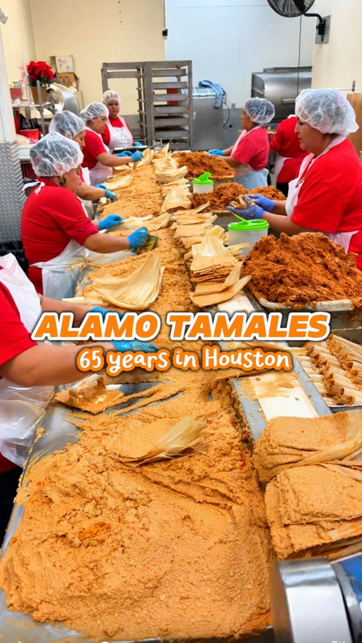 🫔 @alamotamales has been Houston’s famous handmade tamale shop for the past 65 years! Their operation is massive and they’ve been prepping for the holidays since the summer. Alamo is so popular that the line goes down the block around Christmas. Many of their team have been around for more than 10 years, including Guillermina. Do you get your tamales from Alamo? ☺️

📌 Video location: 809 Berry Rd, Houston, TX 77022

📌 2nd location inside the Houston Farmer’s Market (same tamales): 2520 Airline Dr suite c315, Houston, TX 77009

#houston #houstonfood #houstonfoodie #houstontx #htxfood #htxfoodie #htxeats #tamales #handmadetamales #christmastradition #mexicanfood #mexicantamales