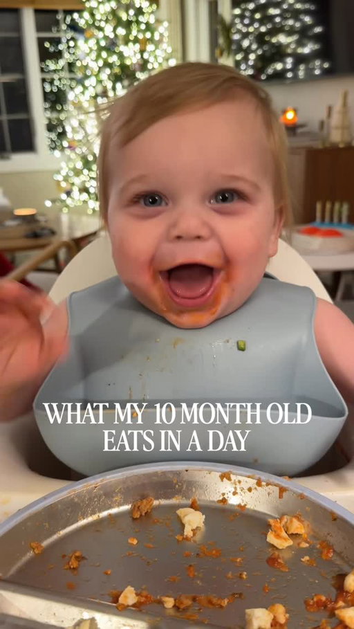 WHAT COOPER EATS IN A DAY 🥑🍝🍊🍳🧀
Here is everything that I offered my 10 month old today! As you can tell, I am very selective with which packaged foods I offer him, but one that we love and have nearly every day is @simeks meatballs. They use high quality ingredients with no preservatives, artificial colors or flavors and what’s great is that we love them too, which makes dinner time easy! 👏🏼
#ad #SimeksPartner
- 6oz bottle
- Breakfast (sourdough French toast bites, scrambled eggs, berries)
- 4oz bottle 
- Lunch (bone broth broccoli cheddar orzo, oranges & avocado with hemp seeds)
- 6oz bottle
- 6oz bottle 
- Dinner (Simek’s Original Beef Meatballs, mozzarella cheese, and avocado with hemp seeds)
- 8oz bottle