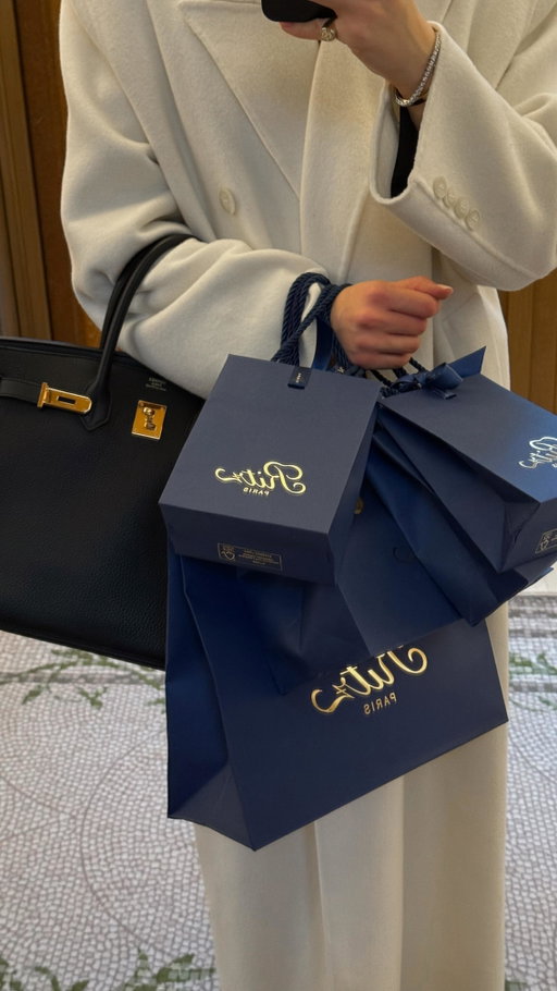 2025 Christmas gift guide - small everyday luxuries edition! 🎀💝 wearing my @thenapco pyjamas 

#smallluxurygifts #giftguide #christmasgiftguide #luxurygiftguide