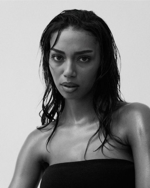 Entering a new era 

Photography @byholliem 
Hair @jayb.hair 
Makeup @thefacefairy