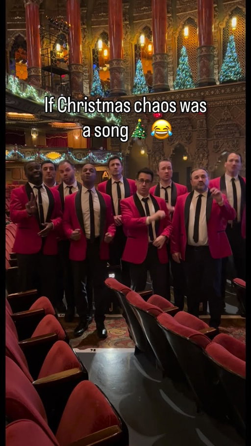 If Christmas Chaos was a song!🎄😂

#HolidayMusic #ChristmasMusic #HolidayVibes #StraightNoChaser