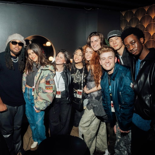 Passing the Torch to the new gen of Hollywood Arts🤝🏾🖤

📸 @isayhah