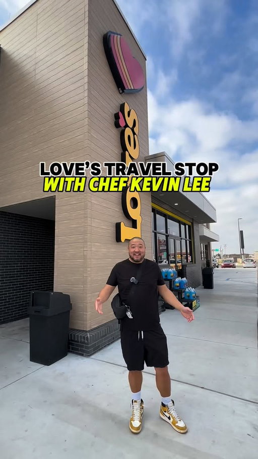 Made a quick pit stop at Love’s Travel Stop, and honestly... their fresh, grab-and-go lineup is exactly the road trip snack I needed.

I grabbed the hot-and-ready spicy chicken sandwich and piled on my favorite toppings - crispy, spicy, and way fresher than I imagined. The perfect road-trip bite that totally caught me off guard.

I was hoping to try their bacon cheeseburger too, but it was completely sold out - which only makes me more curious. 

Now I’ve gotta see if we can sneak a behind-the-scenes look in their test kitchen because If the burger is anything like this sandwich, I need it NOW.

If you’re road tripping this holiday season like me you need to add Love’s Travel Stop to your list. 10/10!!!

#lovestravelstop #chefkevinlee #spicychickensandwich
