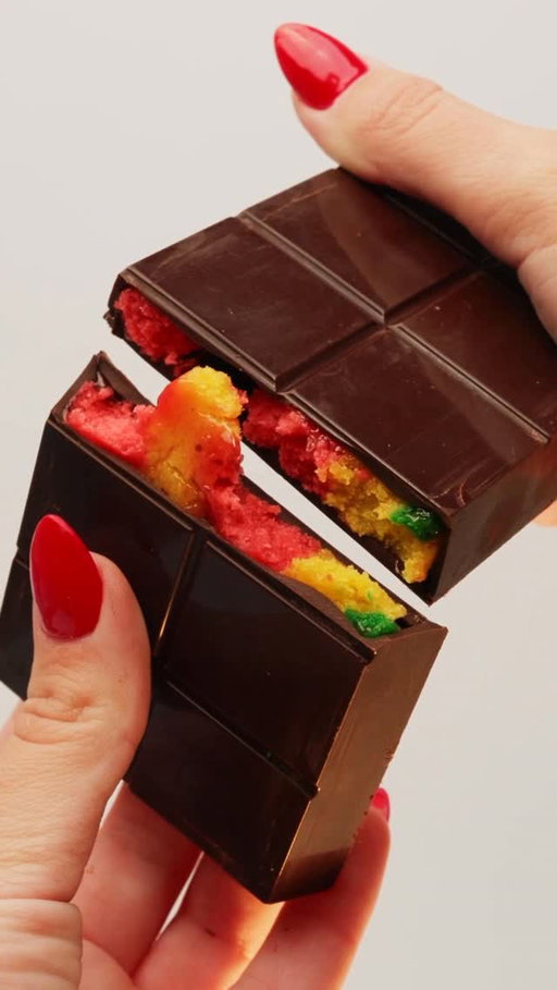 🎄✨ A HOLIDAY MUST-HAVE ✨🎄
We teamed up with @thenutsfactory for a LIMITED-EDITION Italian Rainbow Cookie Dubai-style chocolate bar — made with rainbow cookie dough, raspberry filling, all wrapped in rich dark chocolate 😮‍💨🍫
And yes… we’re doing a GIVEAWAY 👀🔥
HOW TO ENTER:
 ✨ Follow @chipcitycookies + @thenutsfactory 
 ✨ Like this post
 ✨ Tag 3 friends in the comments
 ✨ Repost to your story
 💥 More comments = more entries
🎁 Order now to get it before Christmas - truly the perfect stocking stuffer
 👉 Link in bio to order
⚠️ Limited supply — available at select Chip City & The Nut Factory locations and online.
Sweetening up the holiday season, one bite at a time 🎄✨🍫
 #ChipCityCookies #TheNutFactory #Giveaway #LimitedDrop #ItalianRainbowCookie DubaiChocolate HolidayTreat