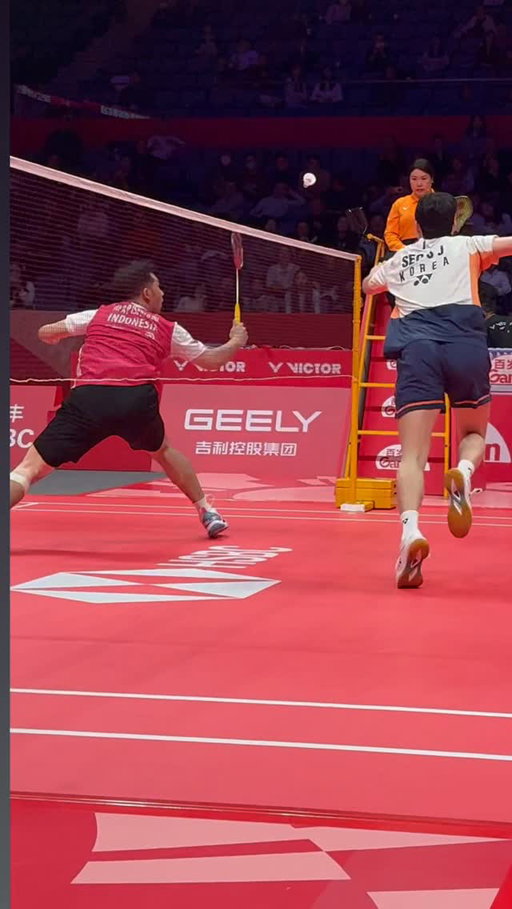 What a return 👀💪

#BWFWorldTourFinals #Hangzhou2025 #BadmintonReels