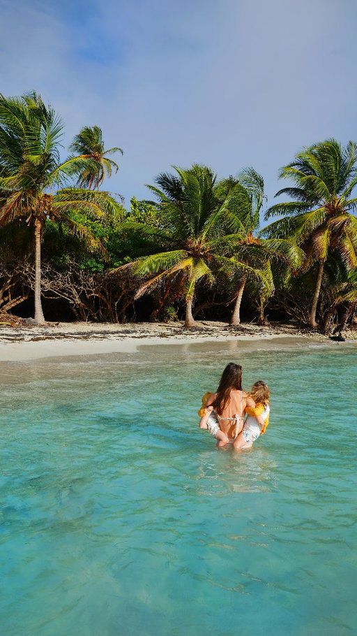 Nous voilà bien arrivés en Guadeloupe 🌴☀️

Je suis vraiment super contente d'être ici avec ma petite famille, la chaleur fait un bien fou et ce voyage tombe à pic après une période très stressante pour moi 🙏🏻

Nous sommes partis directement depuis l'aéroport de Nantes, ils viennent d'ouvrir une ligne directe pour Pointe à Pître, c'est tellement pratique surtout avec les enfants 😍

J'ai hâte de vous montrer tout ça ! Vous êtes déjà venus en Guadeloupe ? 🍍

#guadeloupe #guadeloupeislands #beautifuldestinations
#visitguadeloupe #caraibes #domtom #tropicalvibes #hellofrom #nantes #nantesmaville #aeroportdenantes