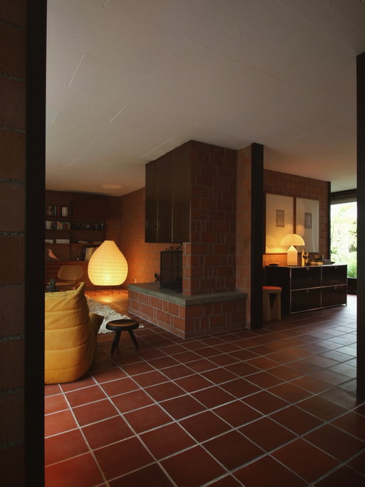 The architect knew exactly what he was doing 50 years ago — an open floor plan that never feels exposed.

Three bedrooms wrapped around the patio, creating a rare sense of privacy.

The main living spaces are completely open, yet shaped by thoughtful divisions, corners, and semi-open walls — there’s always something new to discover.

Midcentury architecture · Modernist living · Case Study house · Post and beam · Open plan design · Natural light · Indoor outdoor flow · Bungalow life · California modern · Modern heritage · Minimal structure · Timeless spaces · Architectural details · Midcentury lines