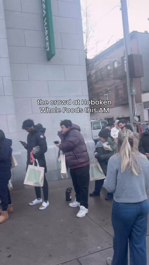 the scene at the new Hoboken Whole Foods, which opened this AM at 101 Washington Street and no, this isn’t sponsored, just news. Yes, we will be at Organic Basic which is right across the street 🙃