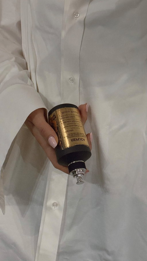 Jazz Club, le parfum d’un instant feutré.
À vivre en vrai au podium @maisonmargielafragrances chez @sephorafrance Opéra jusqu’au 05 janvier. 

Pour tout achat, une pochette couture personnalisée est offerte ! 
#JazzClub #MaisonMargielaFragrances #Replica #Parfums