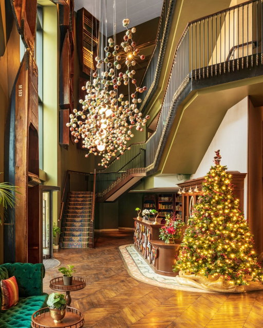 Making spirits bright along the River Cam.

#GraduateHotels #WeAreAllStudents