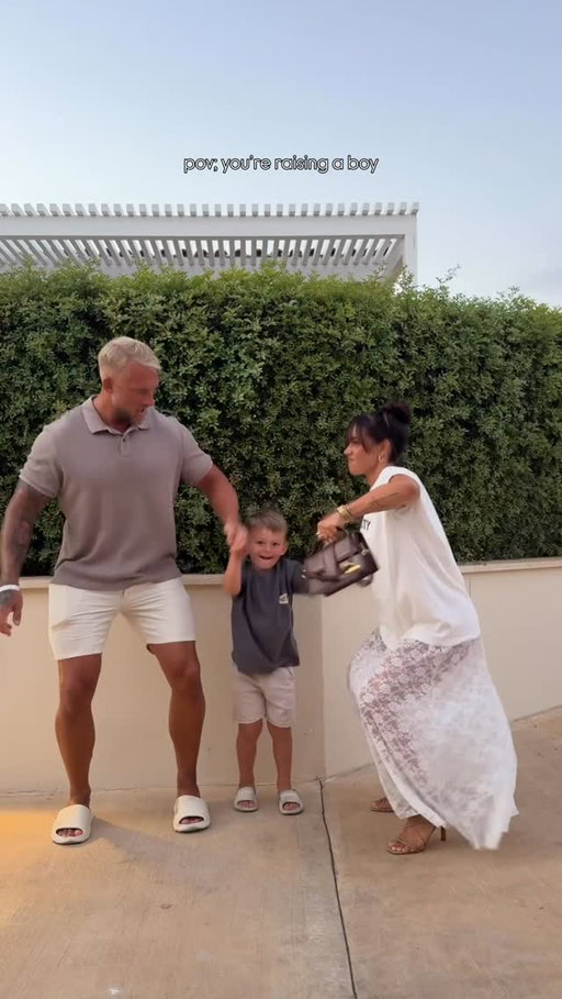 remember when we were in Cyprus and Robin broke his toe and had to wear slippers the entire vacation 😂