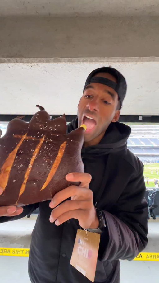 everything YOU can eat at @chicagobears game in Soldier Field 🐻🍴