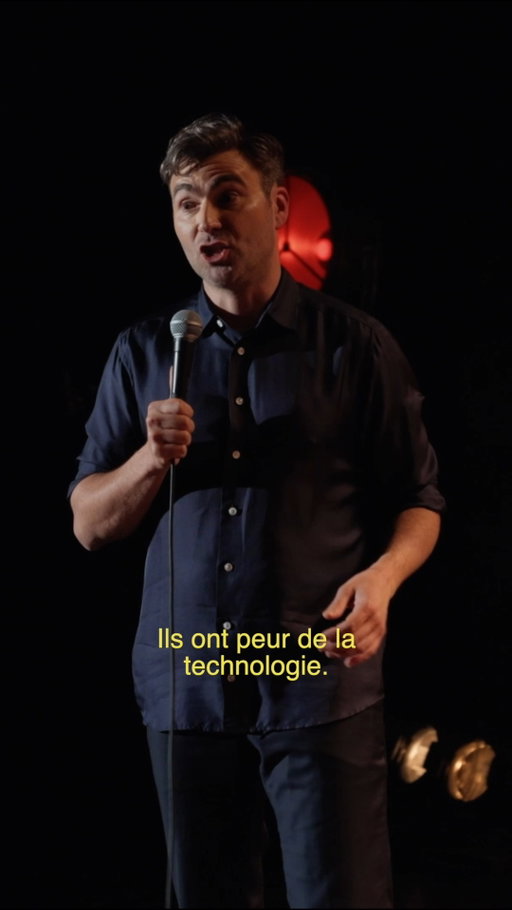 Mon deuxième spectacle 𝑼𝒏𝒆 𝒃𝒆𝒍𝒍𝒆 𝒔𝒐𝒊𝒓𝒆́𝒆 est maintenant disponible, gratuitement, sur Youtube. Il a capté à Laval, le 30 avril 2022 devant un public masqué, comme le voulaient les règlements exceptionnels de cette époque pandémique. Est-ce que ça vous manque?

Suite au succès inespéré de mon tout premier spectacle, je voulais que le deuxième soit plus personnel. C’est pourquoi je pense que ce spectacle mérite d’être écouté dans son intégralité. C’est fascinant pour moi de le redécouvrir aujourd’hui. Je peux voir à quel point je me suis amélioré depuis, à quel point ma vie a changée mais, aussi, comment ce spectacle m’a appris à m’ouvrir davantage sur scène. 

Il me fait grand plaisir de vous l’offrir. Bon visionnement et rappelez-vous, c’était une autre époque.