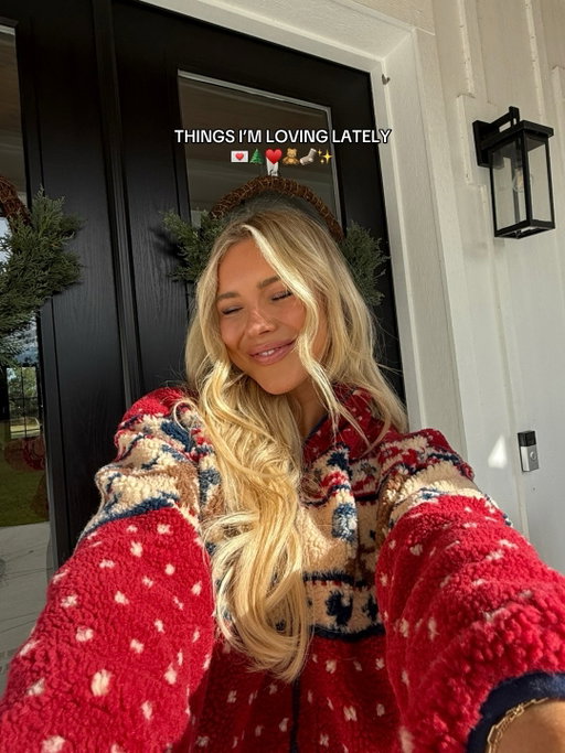 things I’m loving lately⭐️🧸♥️🧦❄️ comment “shop” for direct links! #winterfavorites #outfitsoftheday #comfyandcute #winterstyleinspo #winterfashion