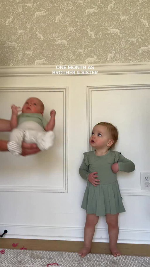 She’s obsessed with her baby🥹🥹 also I’m so behind on these because he’s already 10 months hahah

#babymilestones #babymilestone #9monthsold #siblinggoals #brothersister