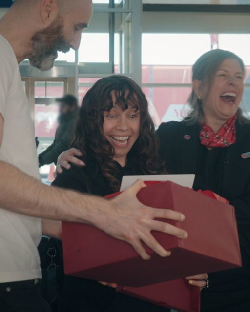 Embarquement immédiat pour les Fêtes! La semaine dernière, nous avons surpris certains de nos clients avec des petites douceurs qui leur ont procuré beaucoup de bonheur! 
Joyeuses Fêtes! ✨